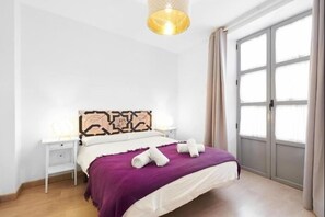 3 bedrooms, iron/ironing board, Internet, bed sheets