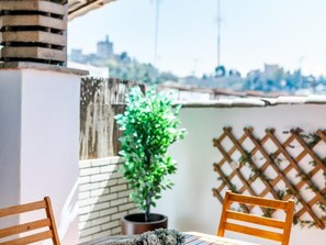 Outdoor dining - Alhambra View PENTHOUSE, PRIVATE PARKING OPTIONAL (Granada)