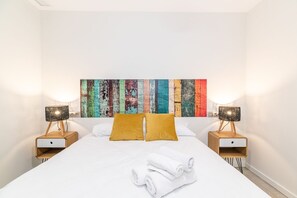 2 chambres, fer et planche à repasser, accès à Internet, literie fournie