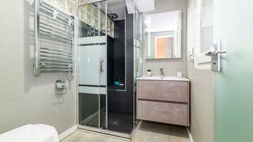Een douche, een haardroger