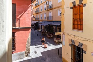 Outdoor dining - Nice Apartment Center City (Granada)