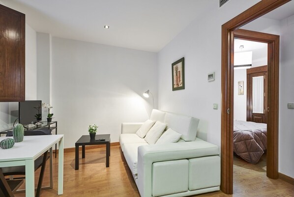 1 bedroom, iron/ironing board, internet, bed sheets
