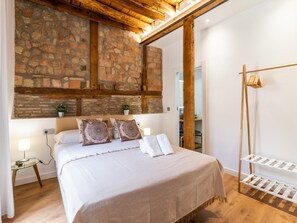 Room - Beautiful recently renovated apartment in the center of Granada. (Granada)