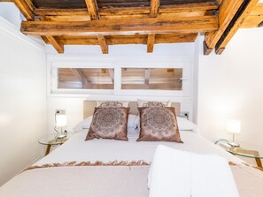 3 bedrooms, iron/ironing board, Internet, bed sheets