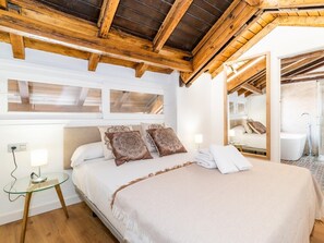 Room - Beautiful recently renovated apartment in the center of Granada. (Granada)