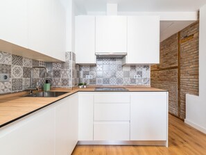 Private kitchen - Beautiful recently renovated apartment in the center of Granada. (Granada)