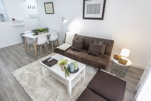 TV - Renovated, Comfortable Apartment in Center Granada (Granada)