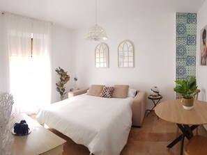 Iron/ironing board, Internet, bed sheets
