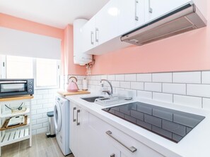 Fridge, microwave, oven, coffee/tea maker