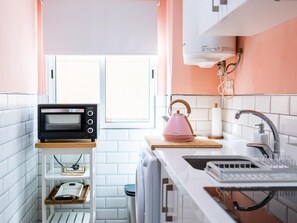 Fridge, microwave, oven, coffee/tea maker