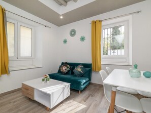 TV - Apartment in a restored mansion in Granada. (Granada)