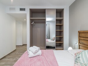 Room - Apartment in a restored mansion in Granada. (Granada)