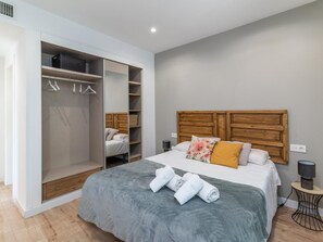 Room - Apartment in a restored mansion in Granada. (Granada)