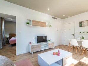 Room - Apartment in a restored mansion in Granada. (Granada)