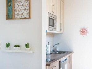 Private kitchen - Apartment in a restored mansion in Granada. (Granada)