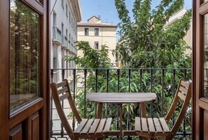 Outdoor dining - Apartamentos CH Elvira (Granada)