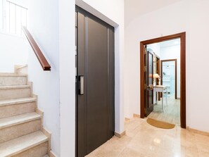 Interior - Apart. Santa Paula en Granada (Granada)