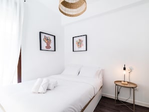 1 chambre, fer et planche à repasser, accès Internet
