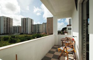 Outdoor dining - Lisbon - Low Cost - Airport - Subway (Lisboa)