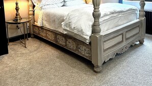 Room | Egyptian cotton sheets, premium bedding, down comforters - Silverton Mountain Manor (Silverton)