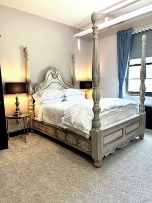 Room | Egyptian cotton sheets, premium bedding, down comforters - Silverton Mountain Manor (Silverton)