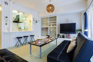 Family House | Living area | Flat-screen TV - Haleakala (Naha)