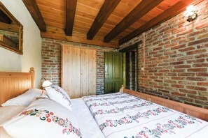 1 bedroom, iron/ironing board, internet, bed sheets