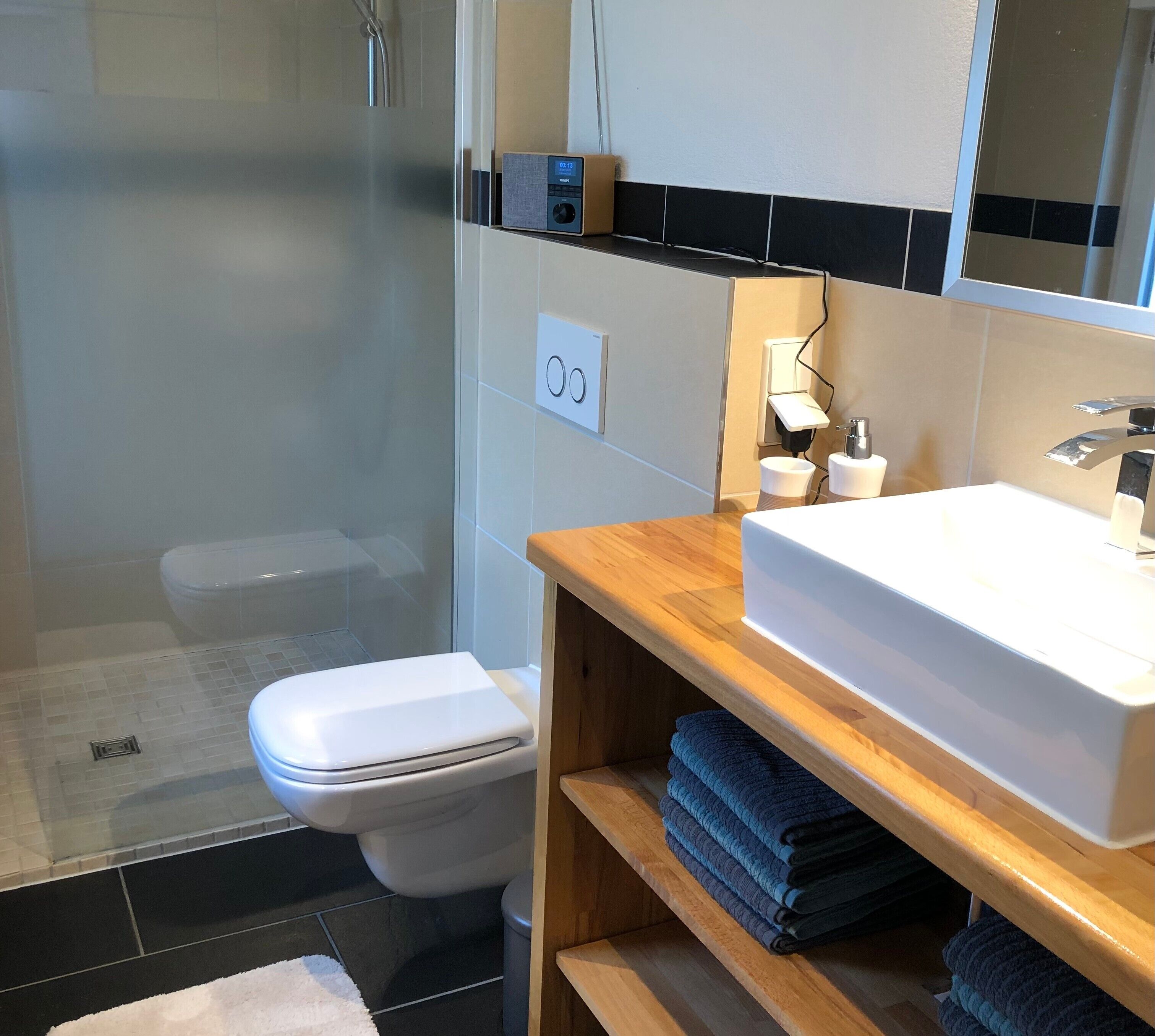 Dusche, Haartrockner, Handtücher