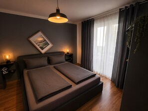 2 makuuhuonetta, silitysrauta/-lauta, ilmainen Wi-Fi, vuodevaatteet
