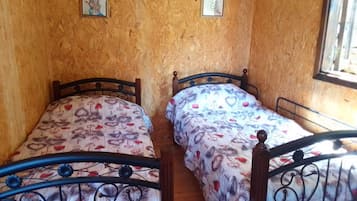1 bedroom, bed sheets