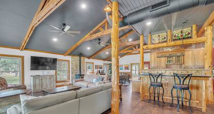 10-acre Family-Friendly Retreat with Pool