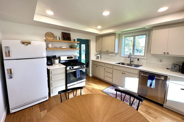 Frigorífic, microones, forn i placa de cuina