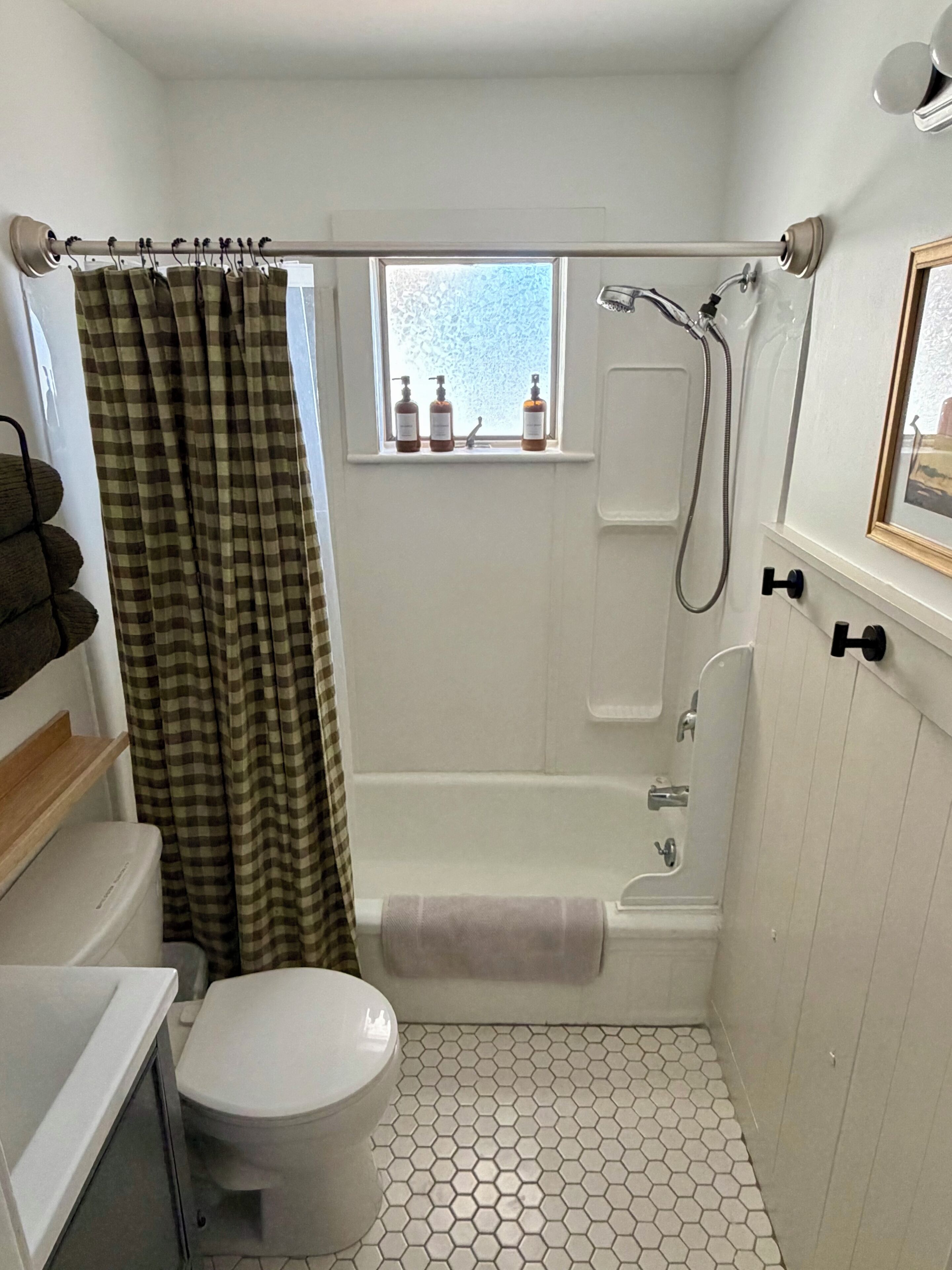 Asciugacapelli, asciugamani, sapone, shampoo