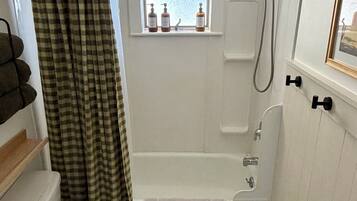 Asciugacapelli, asciugamani, sapone, shampoo