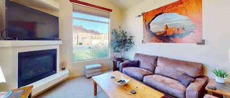 Smart TV, fireplace