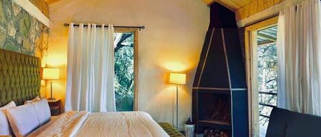 Cabin | 1 bedroom, desk, blackout drapes, iron/ironing board