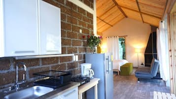 Cabin | Private kitchen | Cookware/dishes/utensils, freezer