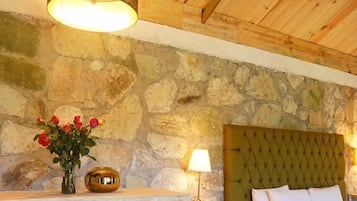 Cabin | 1 bedroom, desk, blackout drapes, iron/ironing board