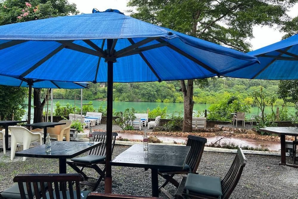 MJ one bedroom Luxury Tents by the creek
