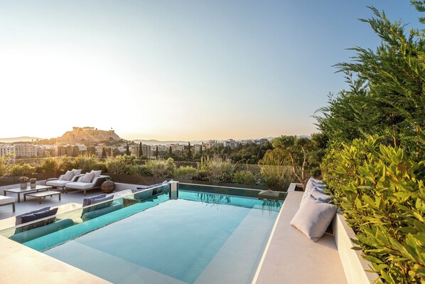 حمّام سباحة خ ارجي