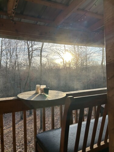 Comfy cabin near hocking hills with spare bedroom, pet friendly