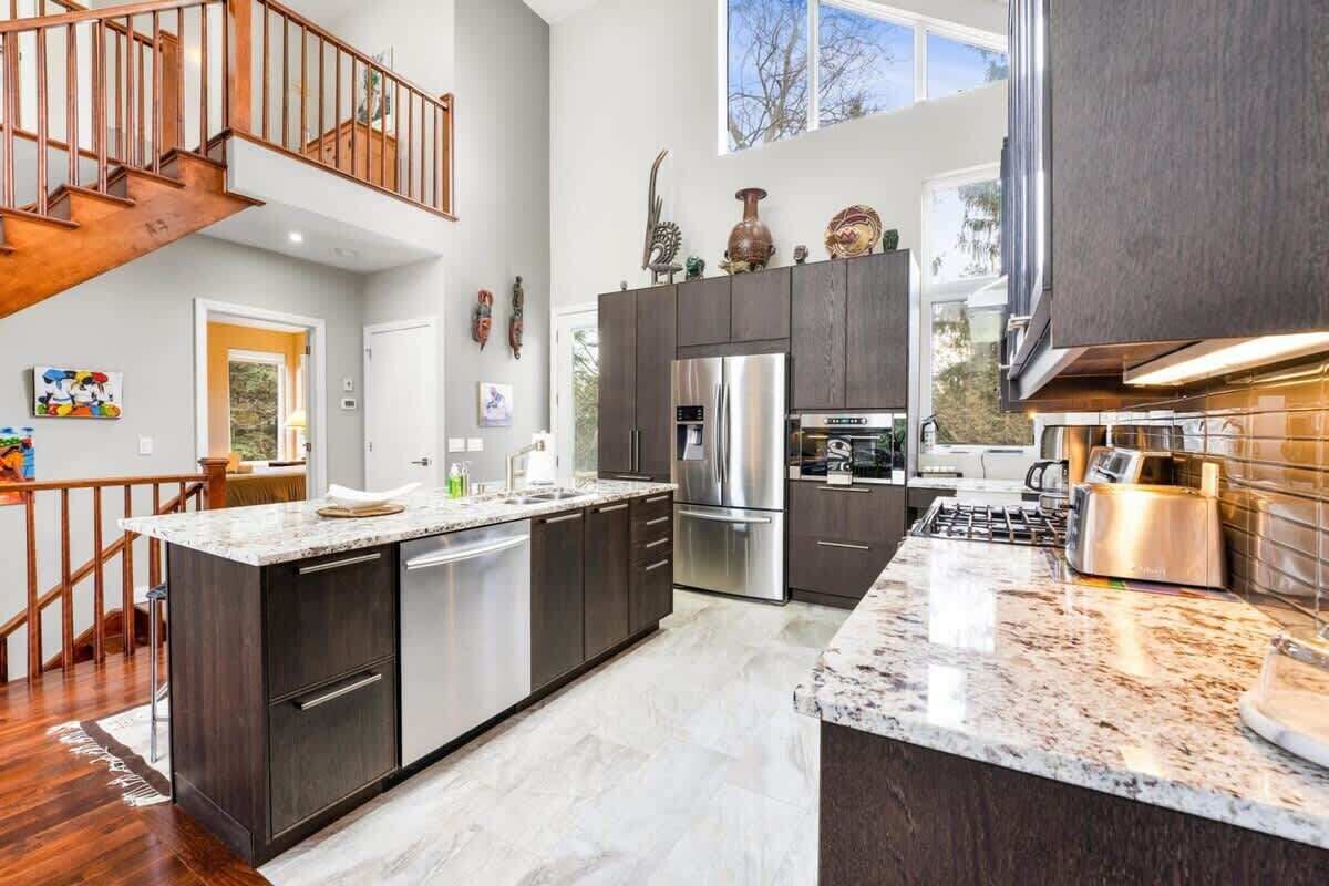 Køleskab, mikrobølgeovn, ovn, kogeplade