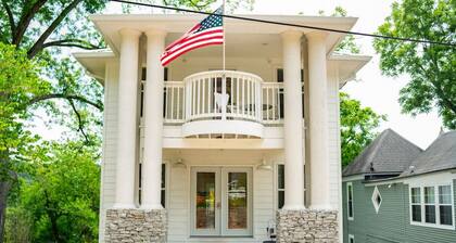 Downtown Historic Loop Downstairs Queen Free Parking