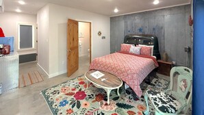 1 bedroom, WiFi, bed sheets - Downtown Historic Loop Downstairs Queen Free Parking (Eureka Springs)