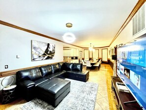 Smart-TV, Kamin, Tischfußball, Tischtennisplatte