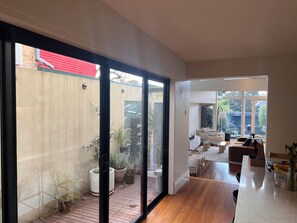 Living area - Large sunny Fitzroy terrace 2 minutes from cafes, parks, bars, etc (Fitzroy)