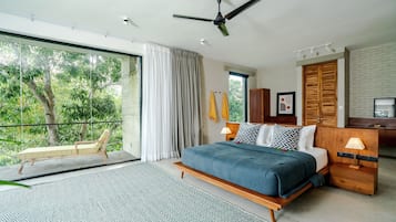 1 bedroom, Egyptian cotton sheets, premium bedding, down comforters