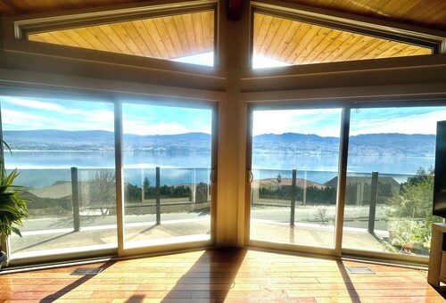 NEW LISTING Panoramic lake/mountain view, 4BR, 2Bth, Heated 20'x40' Private Pool