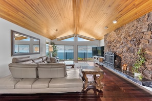 Living area - SUNNYSIDE OASIS - Panoramic lake/mountain view, 4BR, Heated 20'x40' Private Pool (West Kelowna)