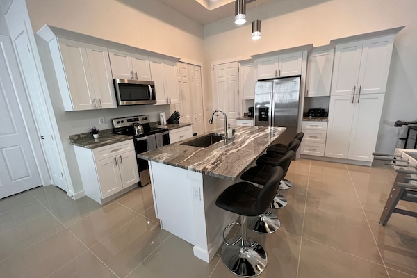 Refrigerador, microondas, horno, placa de cocina